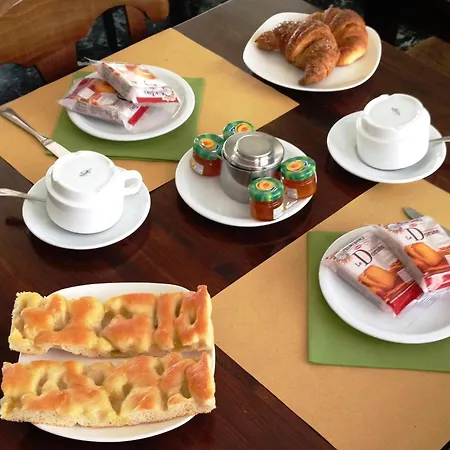 La Neigra * Σέστρι Λεβάντε