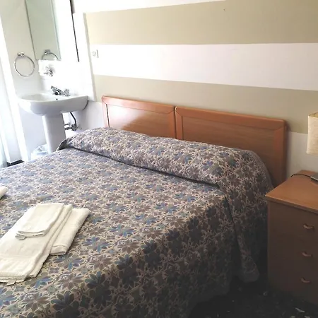 La Neigra * Σέστρι Λεβάντε