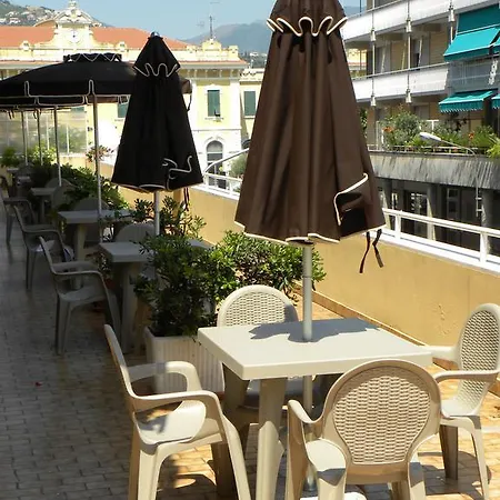 La Neigra * Σέστρι Λεβάντε